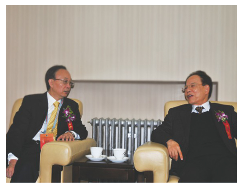 原煤炭工業(yè)部部長王森浩與石華輝董事長親切會談！